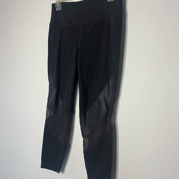 Athleta Black Mesh Shine Salutation 7/8 Tight Black Leggings Yoga Workout Medium - Picture 3 of 8